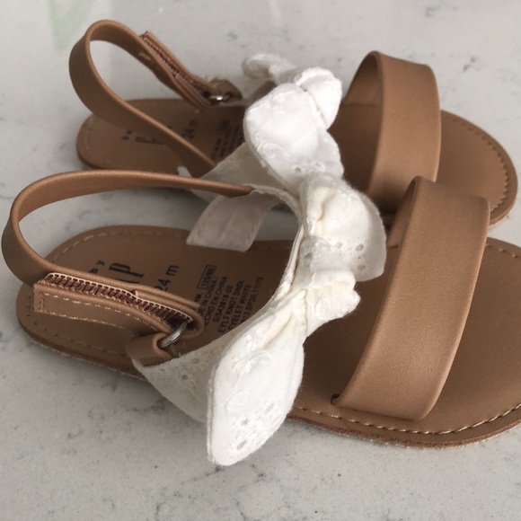 Baby gap sandals - Picture 2 of 3